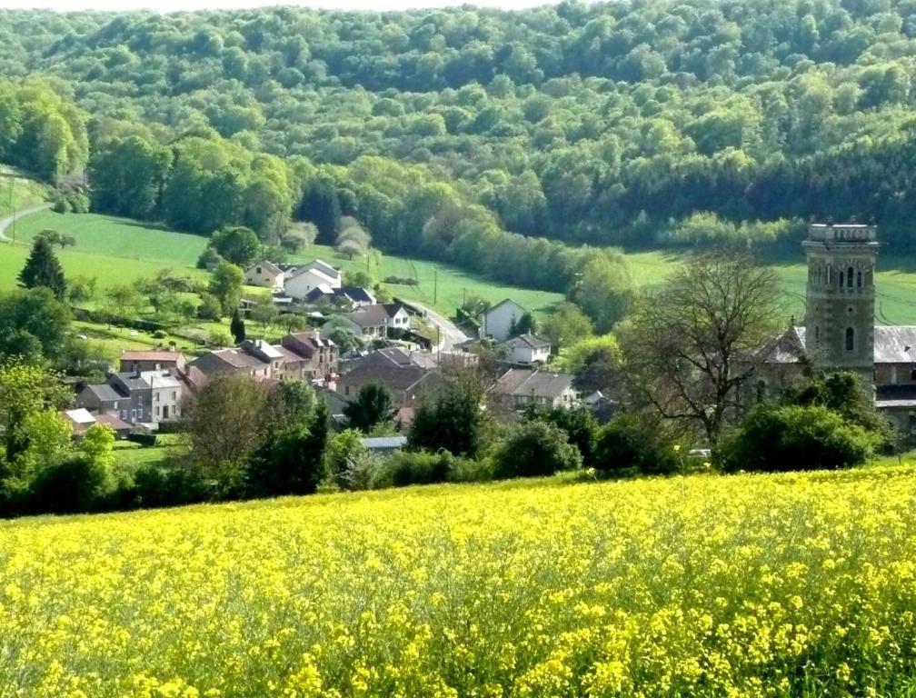 Au Clos D'Ardennes Bed and Breakfast Balaives-et-Butz Exteriör bild